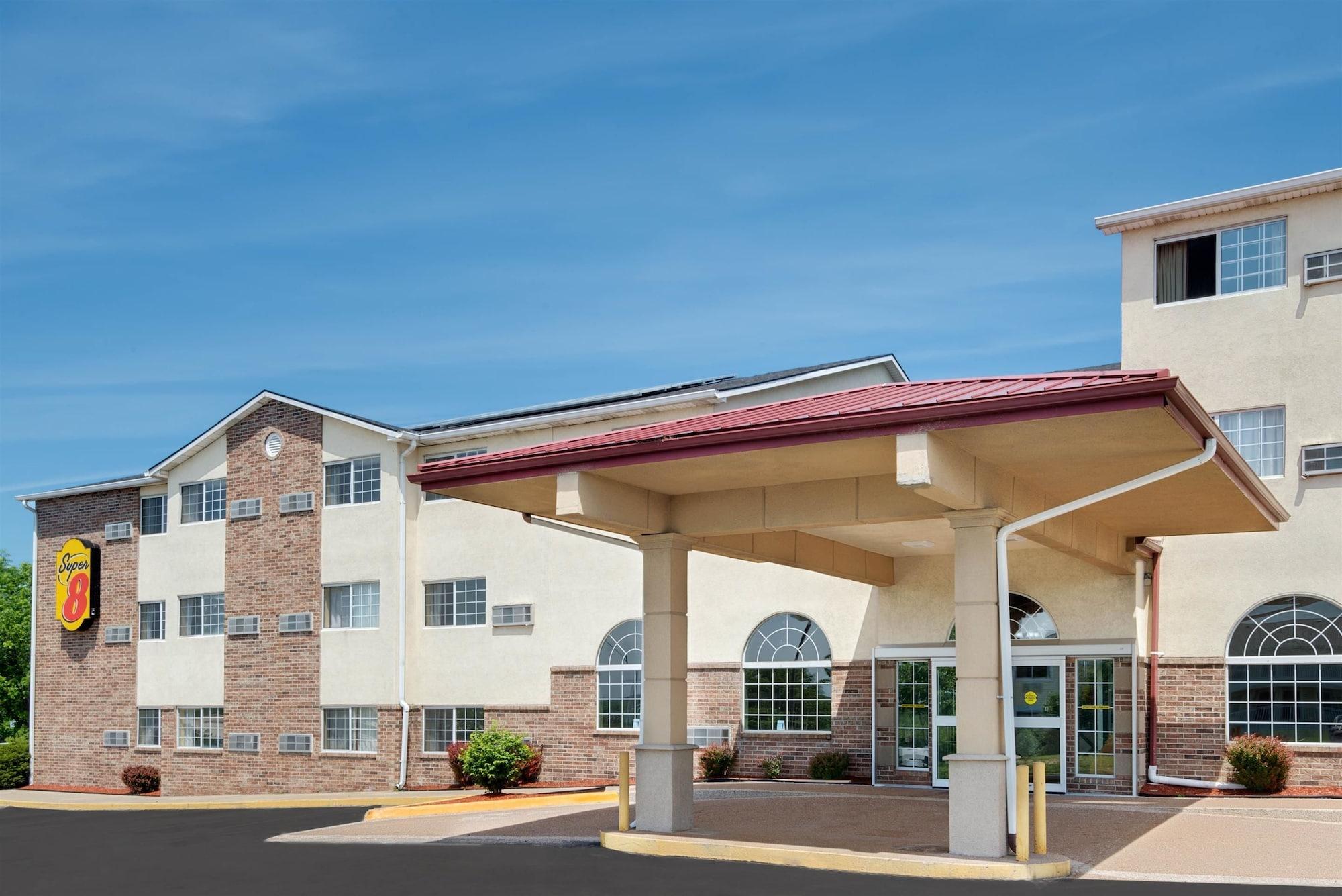 Super 8 By Wyndham Kansas City Dış mekan fotoğraf