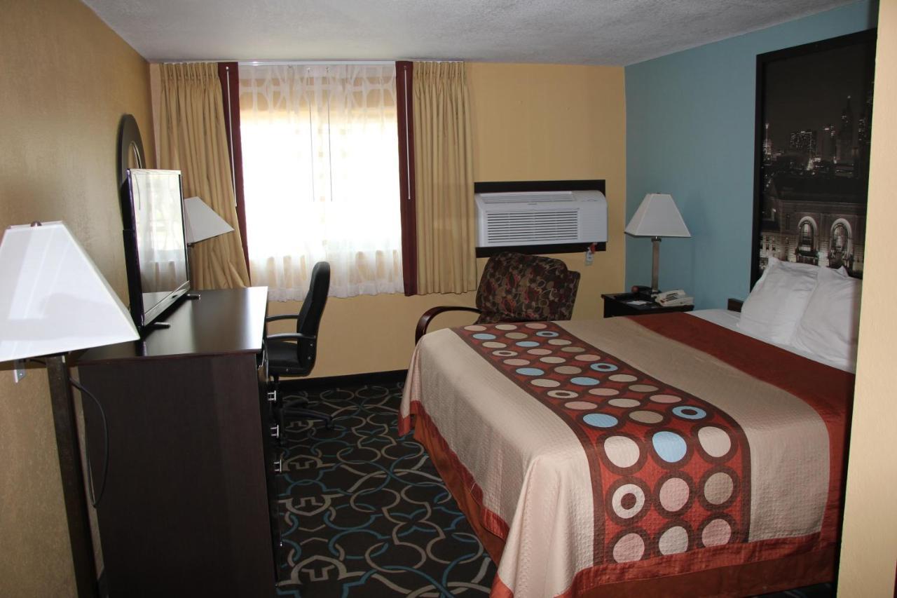 Super 8 By Wyndham Kansas City Dış mekan fotoğraf