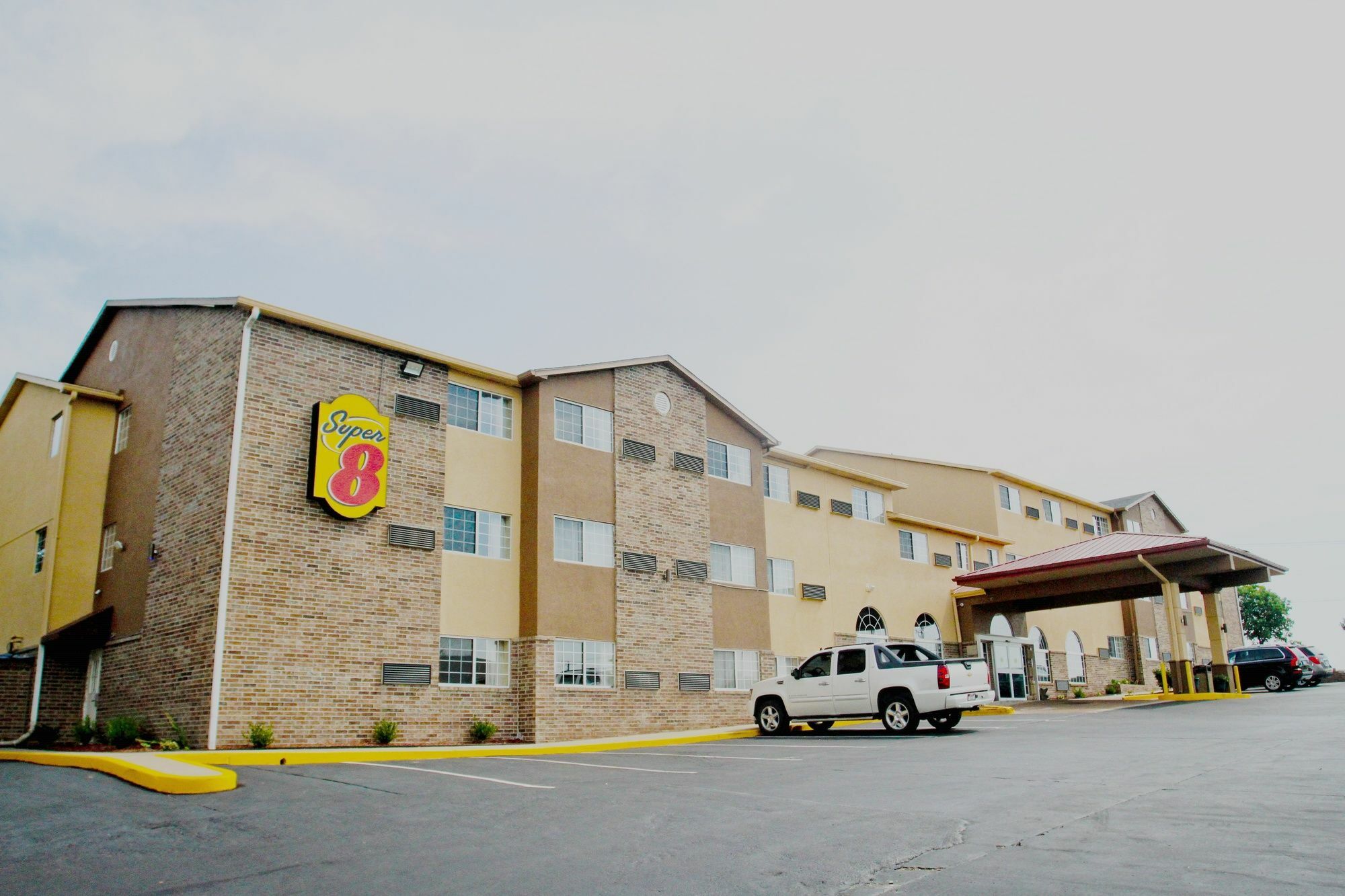 Super 8 By Wyndham Kansas City Dış mekan fotoğraf